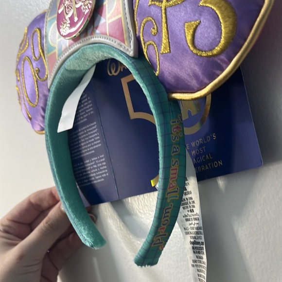 Disney’s Mickey The Main Attraction “It’s a Small World” Ears and Pin Bundle - Picture 3 of 6